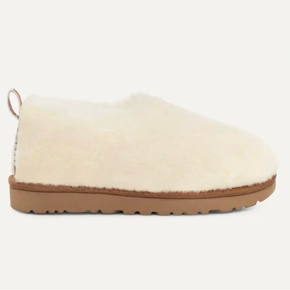 UGG Shoes - UGG Women's Natural Classic Cozy Shearling Bootie Size 6 NWOT